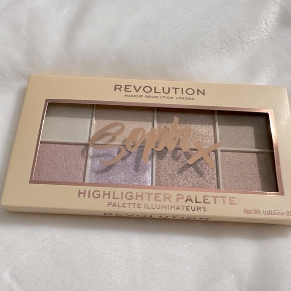 Revolution soph x highlighter pallet - Picture 1 of 1